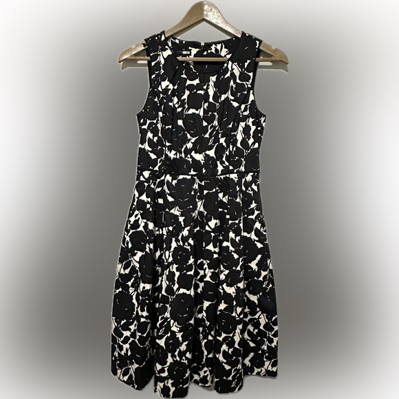 Talbots Dresses & Skirts - Talbots Petite Sleeveless Floral Fit and Flare Dress-Size 2P